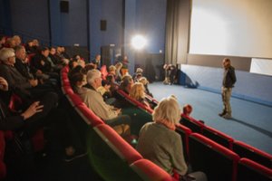 „Nepatogaus kino“ festivalis „Sengirės“ slėpinius atvėrė ir neregiams 