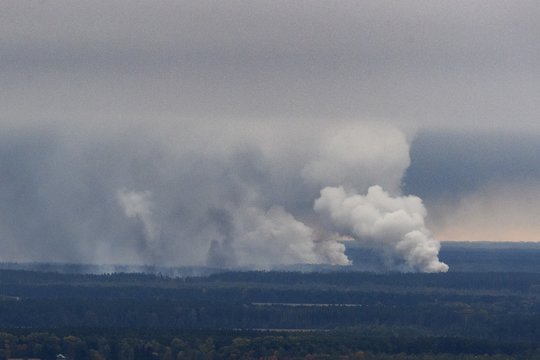 Ukrainoje arsenalo sandėliuose toliau sproginėja sviediniai