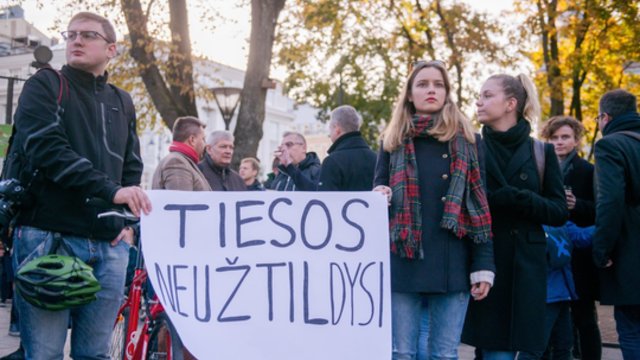 Kaip Lietuvoje užtikrinti žmogaus teisę žinoti?
