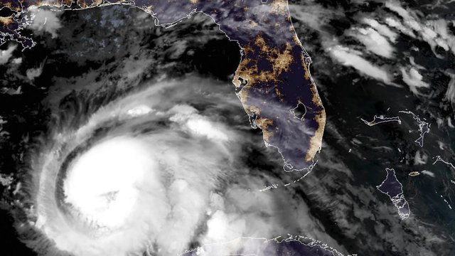 Prie Floridos artėjantis uraganas sparčiai stiprėja – žmonėms įsakyta evakuotis
