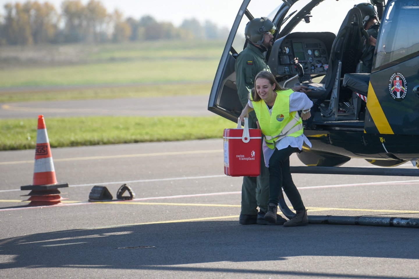 Tarptautiniame Vilniaus oro uoste parodė, kaip gabenami donorų organai. <br> D.Umbraso nuotr.