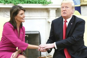 Po netikėto Nikki Haley atsistatydinimo kandidatai jau matuojasi įpėdinio kėdę