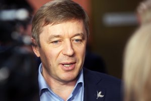 Pašaipų sulaukęs Ramūnas Karbauskis skelbia: „Niekas Kalėdų iš mūsų nepavogs“