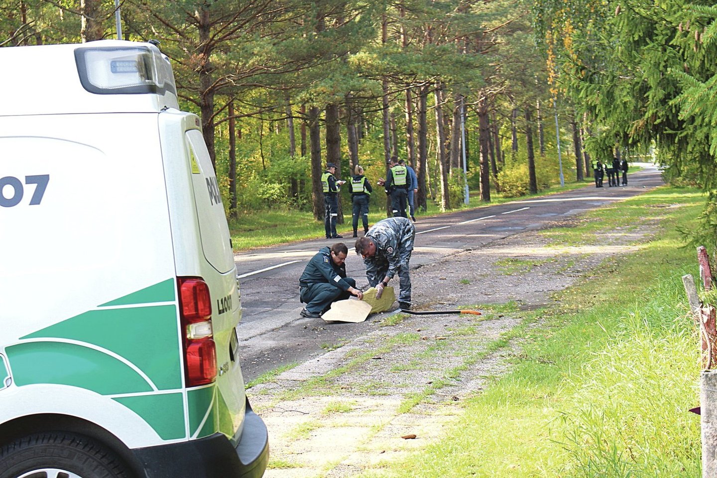 Atoki Palangos gatvelė, netoli kurios buvo rastas nužudytas jaunuolis, penkias valandas buvo užtverta policijos.<br>E.Kazlaučiūnaitės nuotr.