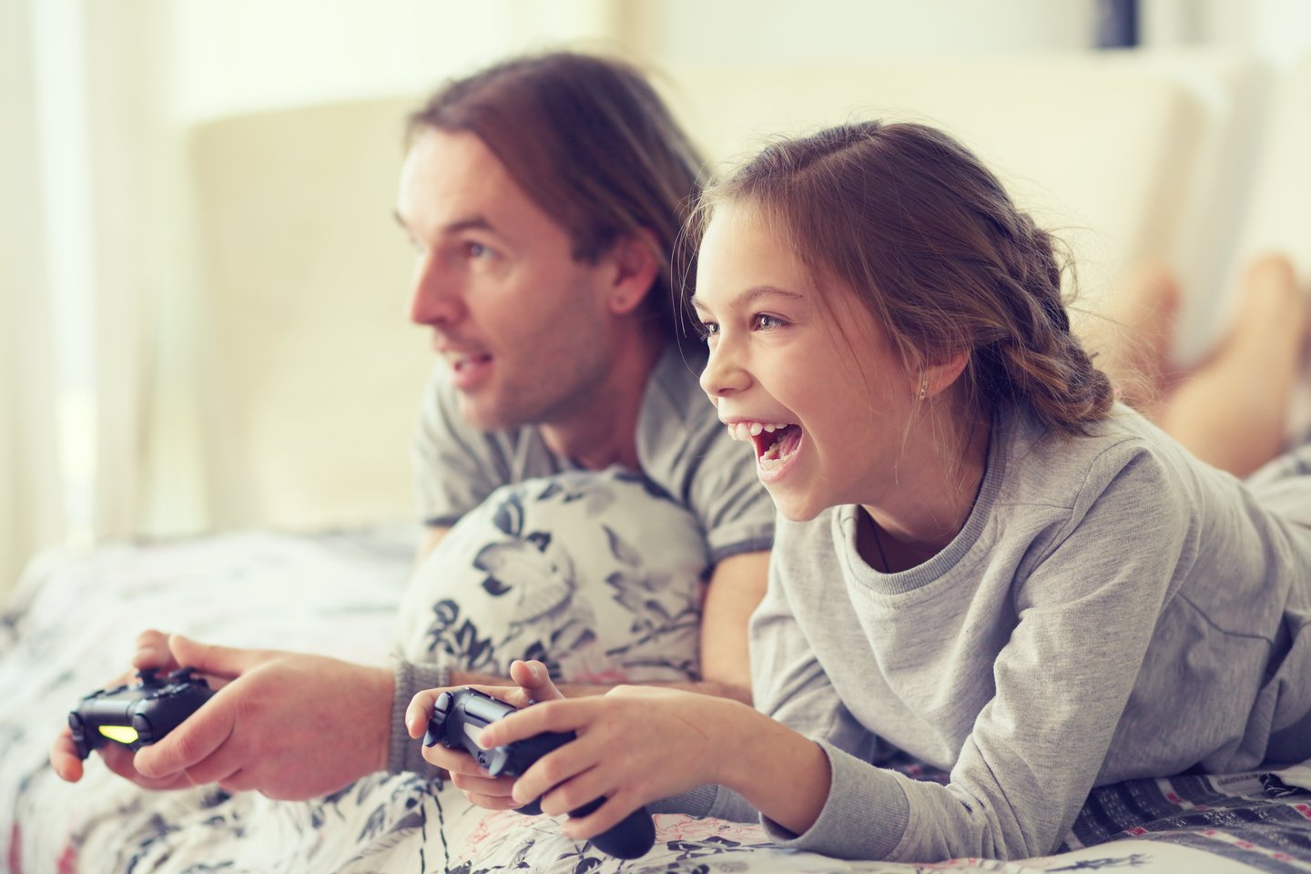 Mokslininkai sako, kad tėvai neturėtų šio tyrimo laikyti kaip patvirtinančio kompiuterinių žaidimų naudą savo vaikams, jeigu jie žaidžia kompiuterinius žaidimus daugiau nei valandą per dieną.<br> 123RF nuotr.