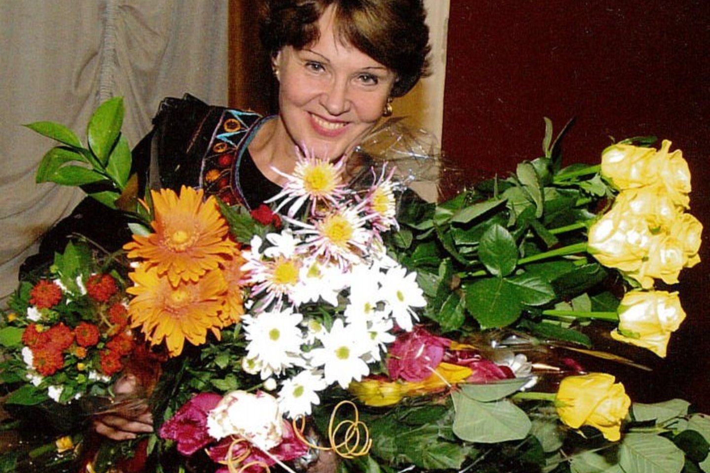  Dainininkė Giedrė Kaukaitė po 35-mečio sceninės ir 25-mečio pedagoginės veiklos minėjimo Vilniaus rotušėje 2002 metais.<br>Asmeninio archyvo nuotr.