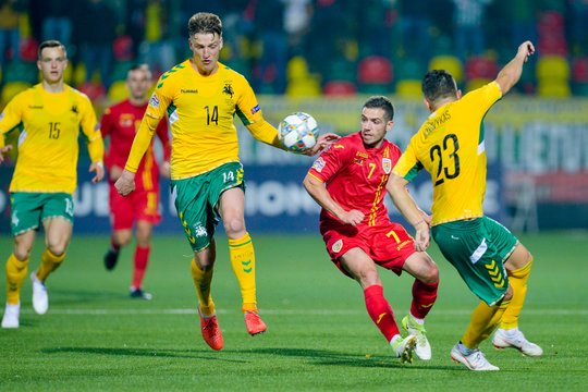 Lietuvos futbolo rinktinės žaidėjų džiaugsmą dėl įvarčio užgožė pralaimėjimo nuotaikos