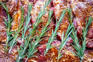 Greitai paruošiami kiaulienos sprandinės kepsniai 