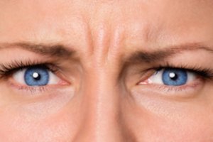 Veidrodyje išvydę tai susirūpinkite – antakiai ir blakstienos atskleis tiesą apie jūsų sveikatą