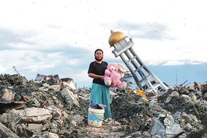 Indoneziečiai skendi neviltyje: stichijos paliktų randų šalis išsigydyti nepajėgi