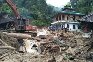 Indonezijoje per potvynius ir nuošliaužas žuvo mažiausiai 22 žmonės