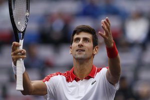N. Džokovičius įveikė 5-ąją pasaulio raketę ir finale kovos su R. Federerį įveikusiu kroatu