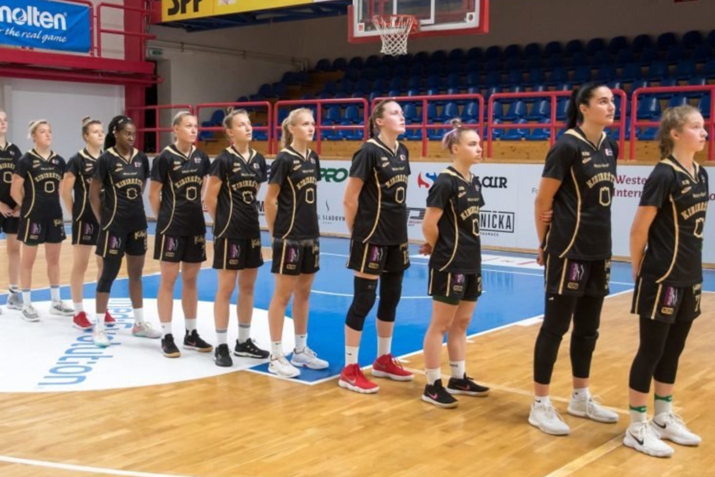„Kibirkšties“ krepšininkės Europos moterų krepšinio lygos turnyre patyrė tris nesėkmes.<br> bckibirkstis.lt nuotr.