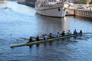 Jubiliejinėje Danės regatoje irklus žvaliai traukė ir olimpiečiai, ir senjorai