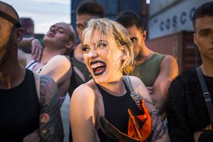 Provokuojančiame dainos „Planai” vaizdo klipe Monique tapo sunkiai atpažįstama