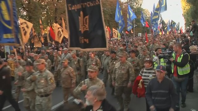 Kijeve 16 tūkst. nacionalistų surengė eiseną, kėsintasi į generolo paminklą