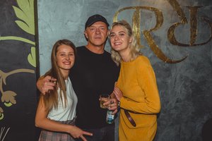 Serialo sezono uždarymo vakarėlyje – ir neseniai kūdikio sulaukęs Ramūnas Rudokas