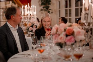 Pažintis su iš emigracijos grįžusiu šefu ir šampanu, kurį išgarsino našlės