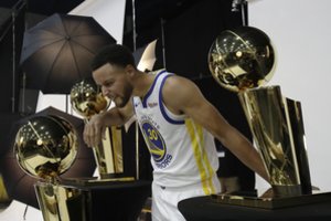 S. Curry nepatenkintas NBA tradicija: „Tai yra pats keisčiausias vakaras“