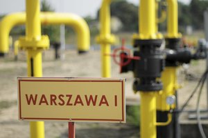Bėga nuo „Gazprom“ – lenkai sukirto rankomis su JAV