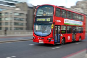 Londono simboliu tapę dviaukščiai autobusai kitur neišpopuliarėjo – tam yra aiški priežastis