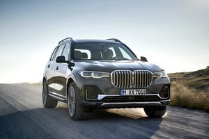 BMW pristatė didžiausią ir prabangiausią savo visureigį – naująjį X7