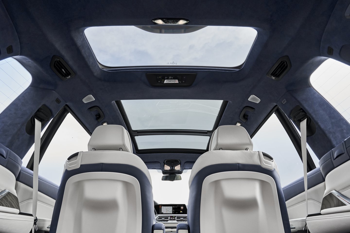  BMW X7 bus gaminamas JAV, o daugelyje pasaulio rinkų debiutuos ateinančių metų kovą.<br> Gamintojo nuotr.