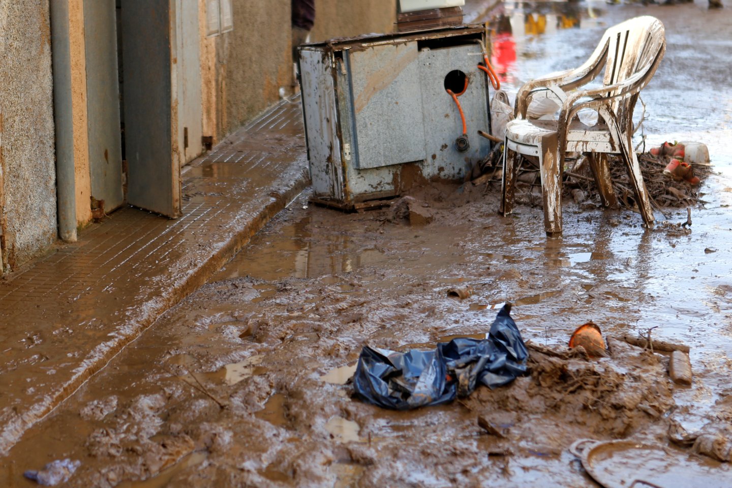  Ispanų gelbėtojams radus per potvynius Maljorkoje dingusio penkerių metų vaiko kūną, šių staigių potvynių aukų skaičius padidėjo iki 13.<br> Reuters/Scanpix nuotr. 