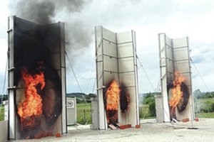 Britai kirto iš peties – uždraudė degias fasadų medžiagas, o lietuviai dar trypia vietoje