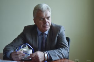 Teisiamas Utenos meras A. Katinas pirštu dūrė į karjerą padariusius STT pareigūnus