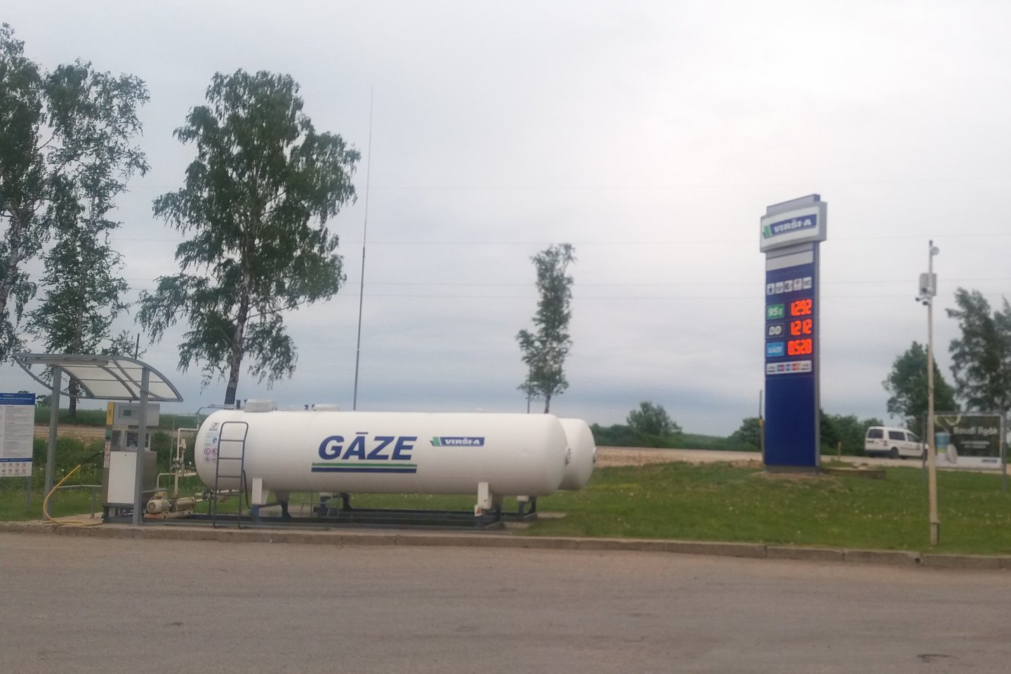 Tiekimui iš Lietuvos teko 62,6 proc. per aštuonis šių metų mėnesius į Latviją importuoto benzino.<br> A.Srėbalienės nuotr.