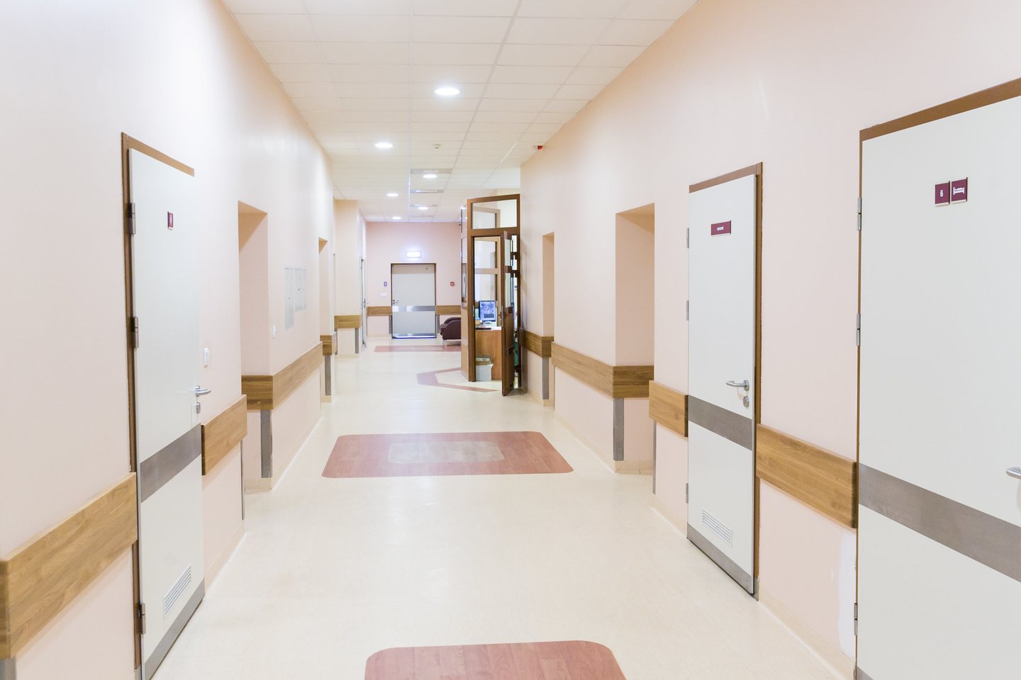 Respublikinės Vilniaus psichiatrijos ligoninės koridoriai vargiai skiriasi nuo kitų ligoninių. <br>T.Bauro nuotr.