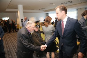 Konservatoriai didina atotrūkį nuo valstiečių: įspėja dėl apatiškumą keliančios košės partijų viduje 