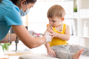 Vėl plinta grėsmingas vaikus luošinantis virusas: dėl to kalti ir tėvai