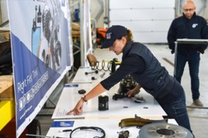 Geriausios vairuotojos titulą apgynusi Solveiga Dambrauskaitė kasdien kovoja su stereotipais