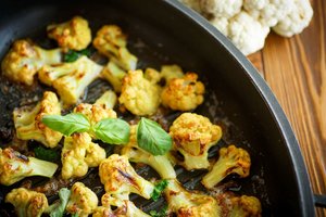 Kepti žiediniai kopūstai su sūriu patiks ne tik tiems, kurie nevalgo mėsos 