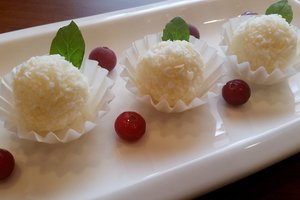 Lengvai pagaminami „Rafaelo“ saldainiai: produktų nedaug, o rezultatas – puikus