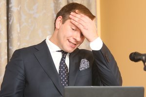 Finansų ministras neigia kalbas apie prastai surenkamus mokesčius