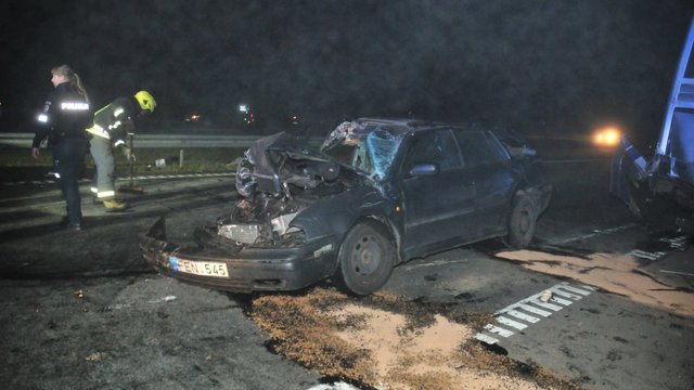 Vaizdai iš įvykio vietos: tragiška avarija kelyje Vilnius - Panevėžys