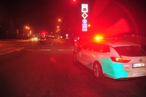 Naktį Vilniaus gatvėse per avarijas nukentėjo moteris ir vaikas