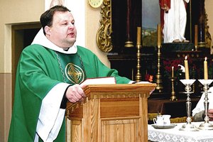 Užgeso Lietuvoje vakarėliais išgarsėjusio klebono R. Visockio gyvybė