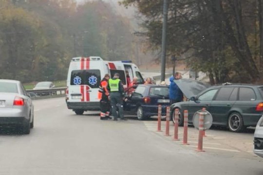 Avarija Kaune: į gydymo įstaigą išvežtas vairuotojas