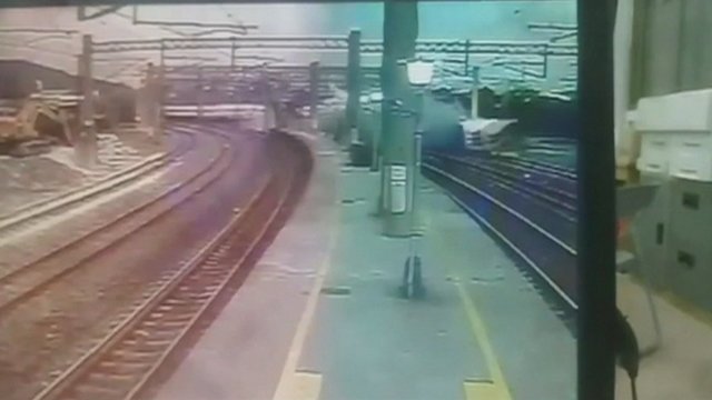 Paviešintas sukrečiantis traukinio katastrofos vaizdo įrašas