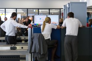 Muitininkai įspėja: su savimi bus galima vežtis tik ribotą kiekį vaistų