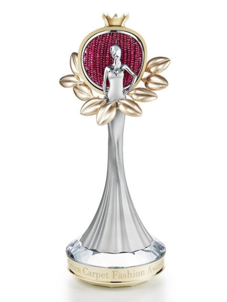 „Chopard“ pristatė „Green Carpet Fashion Awards“ statulėlę.<br> Scanpix nuotr.