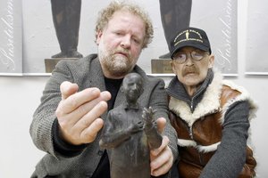 Į amžinybę išėjo paskui savo herojų: D. Kernagienė prisiminė paskutinį jų pokalbį