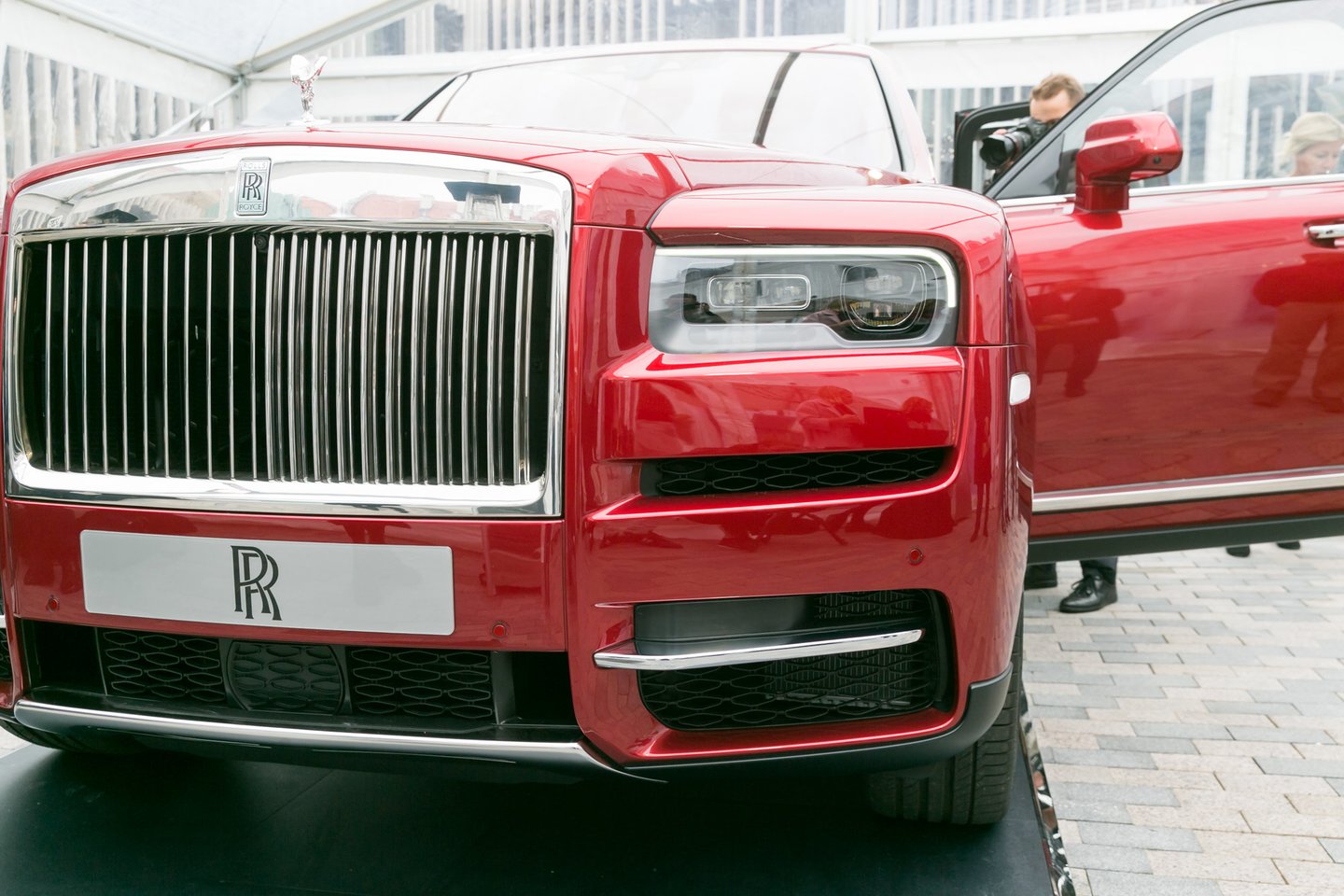  „Rolls-Royce Cullinan“ visureigiai klientams bus pristatyti pirmąjį 2019 metų ketvirtį.<br> T. Bauro nuotr.