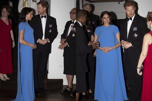 Nėštukės Meghan Markle žavesys apkerėjo visą pasaulį: jai suknelė tobulai tinka