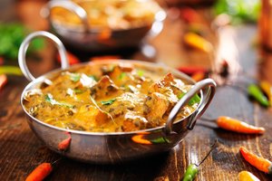 Troškinta vištiena su kariu pakerės kiekvieną