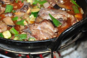 Kepsninėje ruoštas ėrienos troškinys su daržovėmis